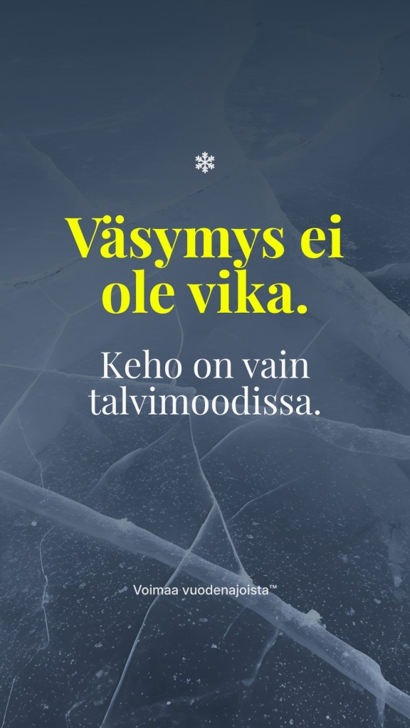 Keltainen teksti "Väsymys ei ole vika. Keho on vain talvimoodissa" halkeilleen sinisen jään päällä.