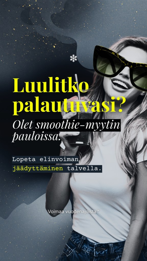 Lähikuva hymyilevästä naisesta, jolla on aurinkolasit ja jääkylmä smoothie tummaa talvista taustaa vasten; kuva havainnollistaa artikkelin teemaa modernista terveysmyytistä, joka voi johtaa talviuupumukseen.
