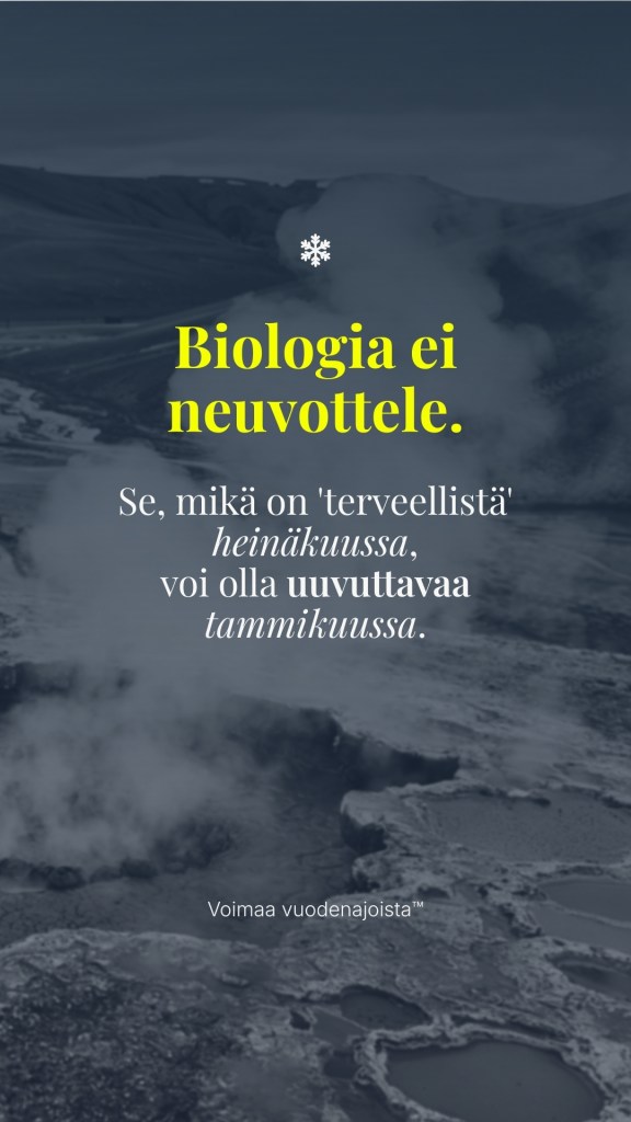 Elokuvallinen ja tummasävyinen maisema kuumasta höyryävästä lähteestä; kuva symboloi vesielementtiä ja biologista välttämättömyyttä hidastaa tahtia talvella.